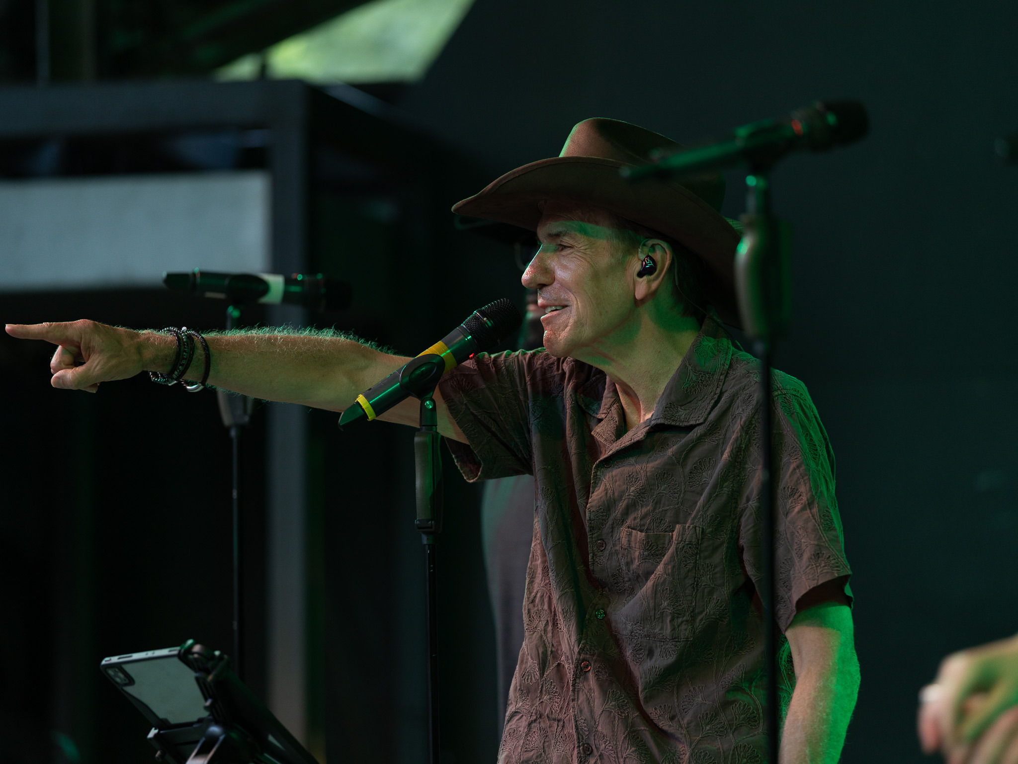 Live performer engaging guests during a corporate event